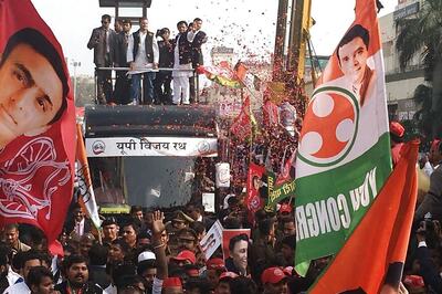 UP Elections 2017: Akhilesh-Rahul Bonhomie Reflects in Lucknow Road Show