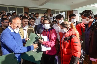 Coronavirus: Health Minister Harsh Vardhan Meets Wuhan Returnees at ITBP Quarantine Facility