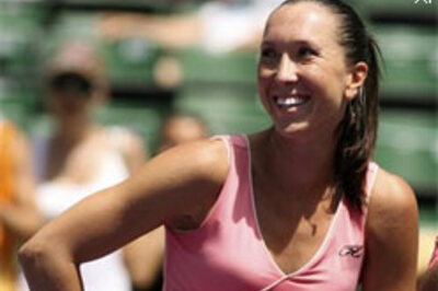 Serena routs Henin, Federer sweeps Acasuso aside