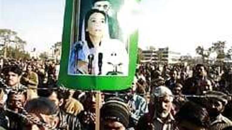 Pakistan poll delay seen as Benazir's party meets