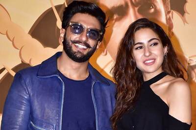 Ranveer Singh, Sara Ali Khan Match Steps to ‘Aankh Marey’ in This Throwback Video