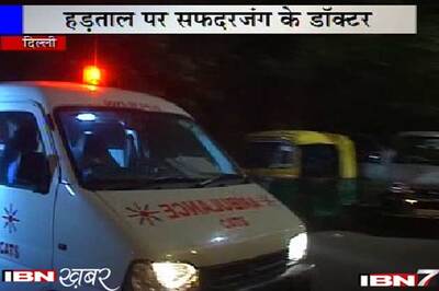 Delhi: Safdurjung doctors on strike, seek better facilities