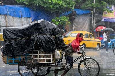 Heavy Rain Likely In Bengaluru & Hyderabad, Heatwave In Delhi | Check IMD Weather Forecast For Next 3 Days