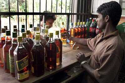 Youth Held with 75 Cartons of Liquor Along Delhi-Haryana Border