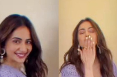Rakul Preet Singh Channels Her Mid-Week Mood in Fun Video, Blows Kisses At Camera; Watch