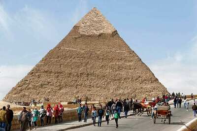 Bomb Hits Tourist Bus Near Egypt's Giza Pyramids, Wounds 17