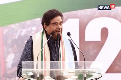 Shatrughan Sinha's Entry Delayed as Congress, RJD Spar Over Seat-sharing Formula