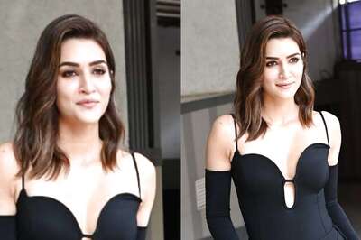 Sexy! Kriti Sanon Flaunts Ample Cleavage In An All-Black Ensemble, Obliges Fans With Selfies; Watch