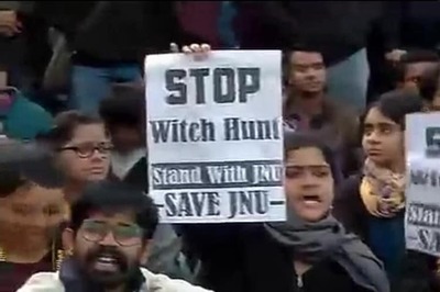 JNU row: Sitaram Yechury allegedly gets threat call; students continue protest