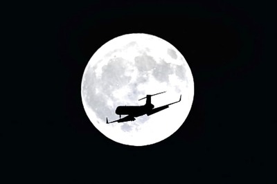 Ukraine TV producer expelled after posing with rebels