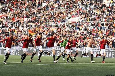 Roma sink Atalanta to overtake Inter