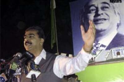 Gilani sworn in as Pak PM, Zardari misses ceremony