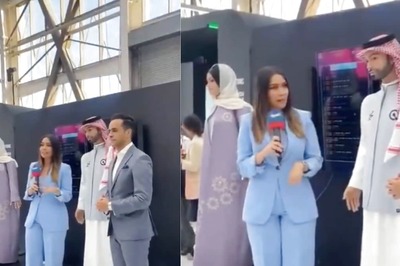 Saudi Arabia's First Male Robot 'Harassing' Reporter On Live TV Causes Outrage on Internet