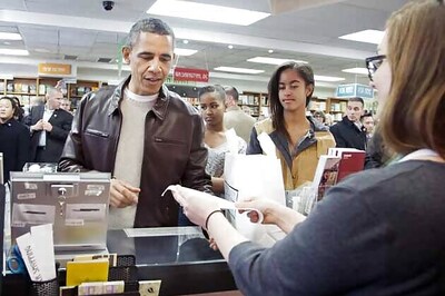 Barack Obama and daughters go big on books, halt traffic at local store