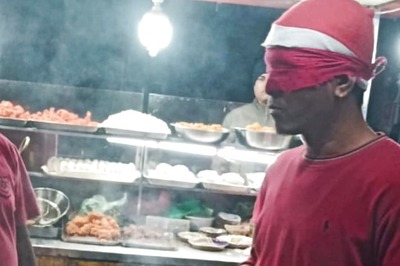 This Chef From Durgapur is Surprising People By His Blindfolded Cooking