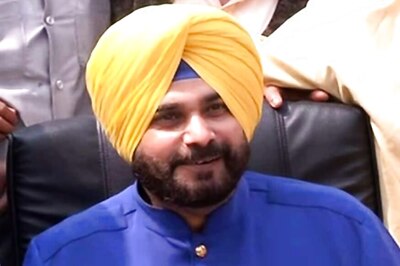 Navjot Sidhu Meets Sushma Swaraj on Kartarpur Corridor Issue; Harsimrat Badal Alleges He Was 'Reprimanded'
