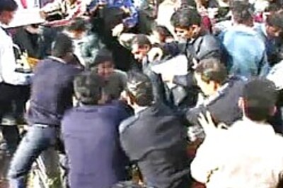 Nano fans jostle at auto fair for first look