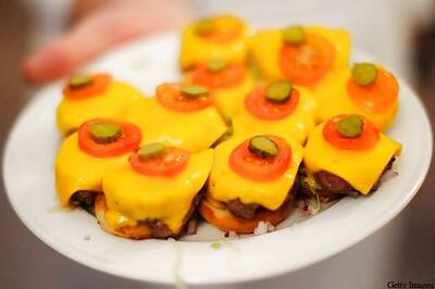 UK: 2 men banned at all-you-can-eat joint for eating too much