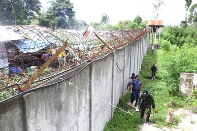 6 killed as 158 Inmates Escape in Philippines Prison Break