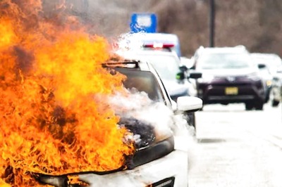 Passers-by Rescue Man Stuck Inside A Burning Car, Internet Calls Them ‘Real Heroes’
