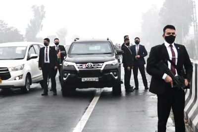 News18 Afternoon Digest: SC Directs HC Registrar Gen to Secure PM's Travel Records, Security Alert Issued for Forces Ahead of R-Day & Other Top Stories