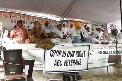 OROP protest: 4 ex-servicemen climbs water tank, threatens suicide