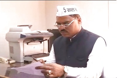 Fake degree case: Kejriwal upset with Tomar, may expel him from AAP