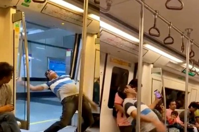Man Performs Bizarre Stunts in Delhi Metro Leaving People Perplexed, Video Goes Viral