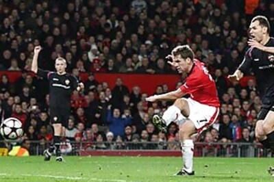 Man United scores late twice to draw 3-3 with Moscow