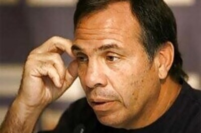 Arena to quit as coach of US soccer