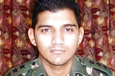 Day after getting award, Capt dies fighting militants