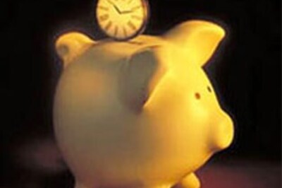 Govt workers get DA raise; nation gets big bill