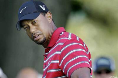 Tiger stays No. 1 as Mickelson crumbles