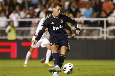 Eight points behind, Real desperate to win against Barca