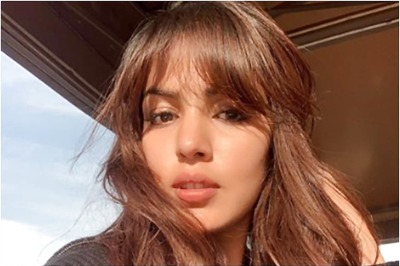 Mahesh Bhatt's Associate Writes An Emotional Note For Rhea Chakraborty: I Stand By You Firm And Strong