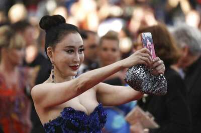 Posting Too Many Selfies Increases Narcissism, Finds Study