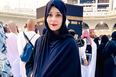 Sara Khan Performs Umrah, Talks About The ‘Value Of Inspiring Others’