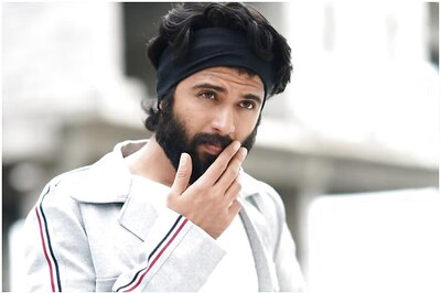 Fan Runs and Touches Vijay Deverakonda's Feet, Actor Asks 'Are You Attacking Me?'