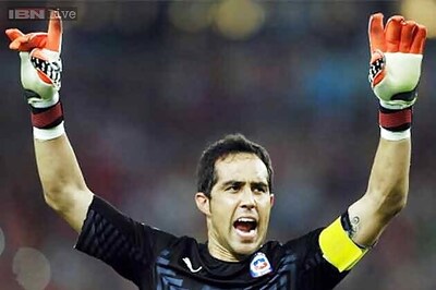Chile's Claudio Bravo signs for Barcelona