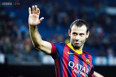 Javier Mascherano signs new deal at Barcelona until 2018