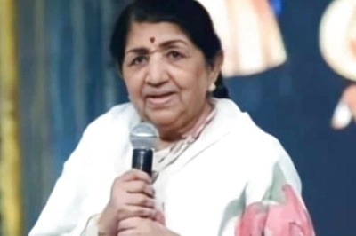 Lata Mangeshkar Once Refused To Accept The Filmfare Award; Here's Why