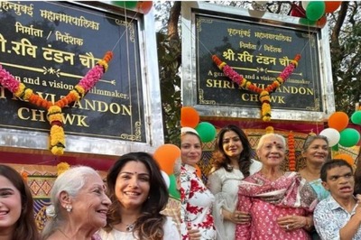 Raveena Tandon Unveils Chowk In Mumbai Named After Father Ravi Tandon, Fans Say 'Beti Ho Toh Aisi'