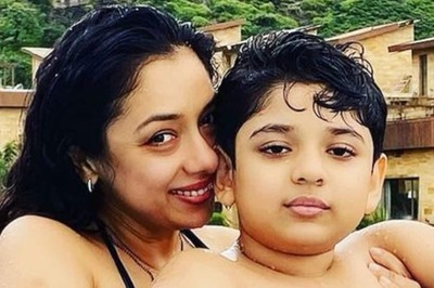 Anupamaa Fame Rupali Ganguly Denies Wearing Bikini in Viral Poolside Pic, Slams Reports