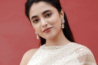 Telugu Actor Priyanka Arul Mohan Shows How to Slay it in an Off-white Saree