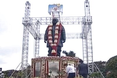 Telangana CM Unveils 26-feet Statue of PV Narsimha Rao, Urges Centre to Award Bharat Ratna to Former PM