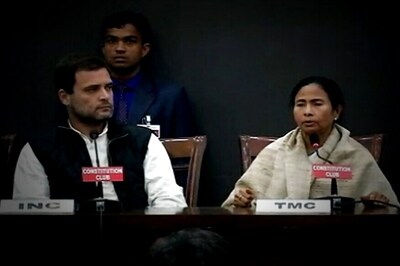 Overcrowding at Opposition Press Meet Leaves Some Media Out