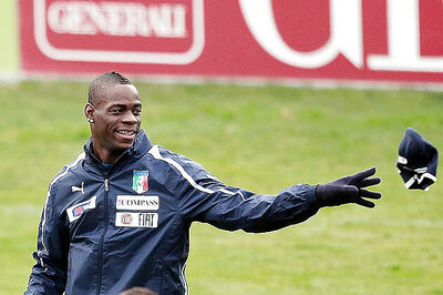 Balotelli fined by police after airport row: reports