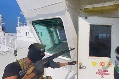 Houthi Attacks Led to 42% Drop in Suez Traffic, UN Says