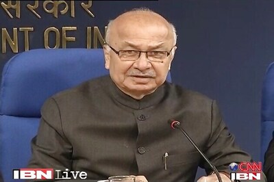 Govt ready with choppers, aircraft, ships for cyclone rescue, says Shinde