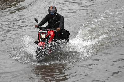 Intermittent Rain in Mumbai; IMD Predicts More Showers